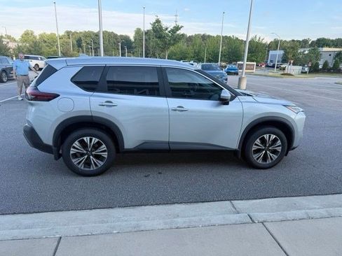 Used 2023 Nissan Rogue SV w/ SV Premium B Package FWD image 5