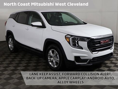 Used 2024 GMC Terrain SLE image 1