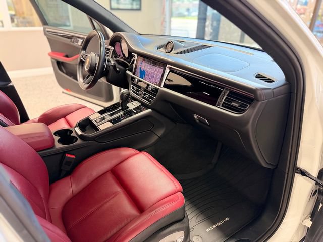 Used 2022 Porsche Macan AWD/4WD image 25