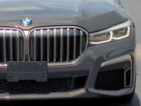 Used 2022 BMW M760i xDrive AWD/4WD image 6