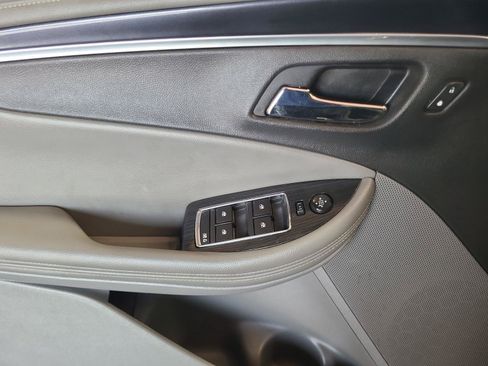 Used 2019 Chevrolet Impala LT FWD image 10