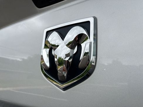 Used 2017 RAM 1500 SLT RWD image 32