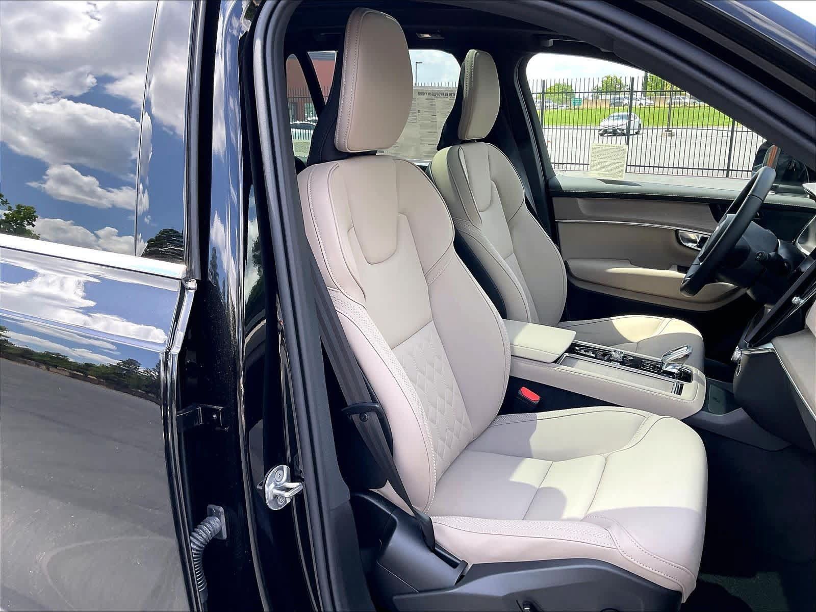 New 2026 Volvo XC90 T8 Plus w/ Protection Package Premier AWD/4WD image 32