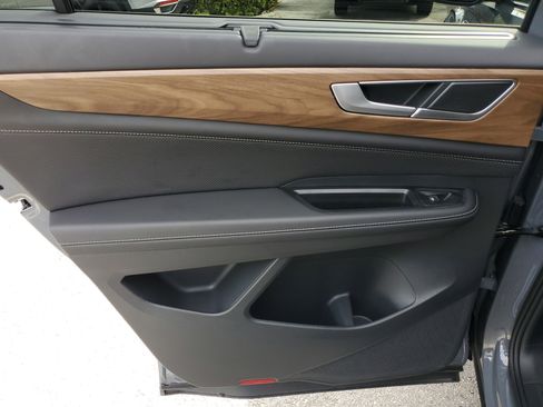 Used 2025 Volkswagen Atlas SE image 20