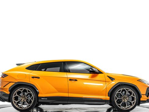 Used 2024 Lamborghini Urus Performante AWD/4WD image 2