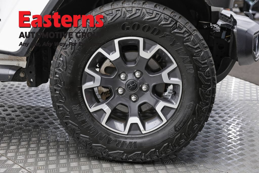 Used 2024 Jeep Wrangler Unlimited Sahara w/ Dual Top Group AWD/4WD image 32