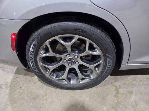 Used 2018 Chrysler 300 S w/ Safetytec Plus Group RWD image 21