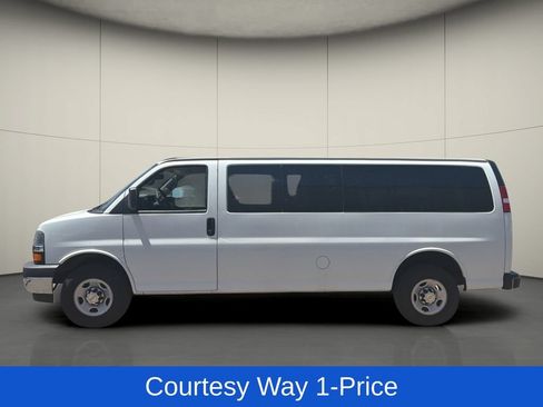 Used 2024 Chevrolet Express 3500 LT w/ LT Preferred Equipment Group RWD image 5