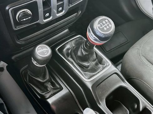 Used 2020 Jeep Wrangler Sport AWD/4WD image 16