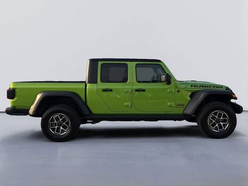 Used 2025 Jeep Gladiator Rubicon w/ Safety Group AWD/4WD image 9