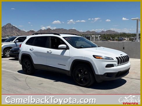 Used 2018 Jeep Cherokee Latitude w/ Altitude Package FWD image 1