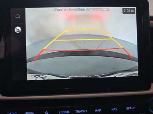 Used 2024 Hyundai Venue Limited image 18