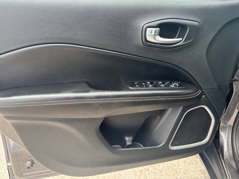 Used 2019 Jeep Compass Latitude w/ Popular Equipment Group AWD/4WD image 10