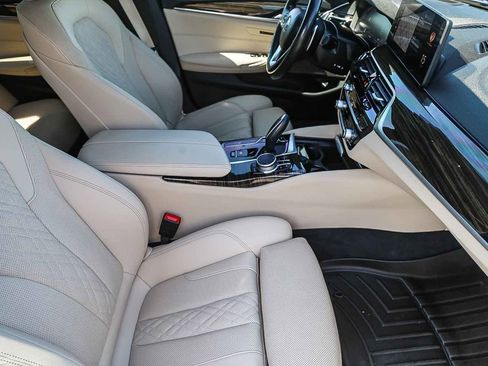 Used 2022 BMW 530i w/ Premium Package image 18