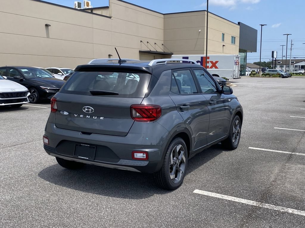 New 2026 Hyundai Venue SEL FWD image 8