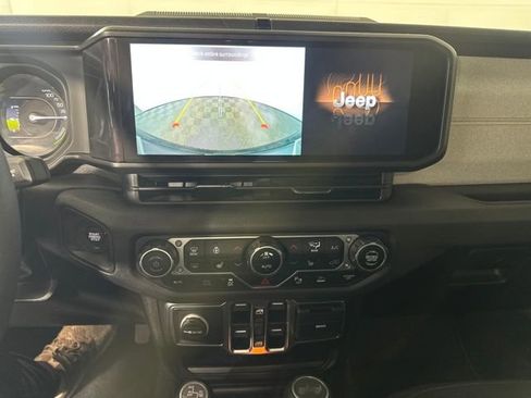 Used 2024 Jeep Wrangler Unlimited w/ Convenience Group image 22