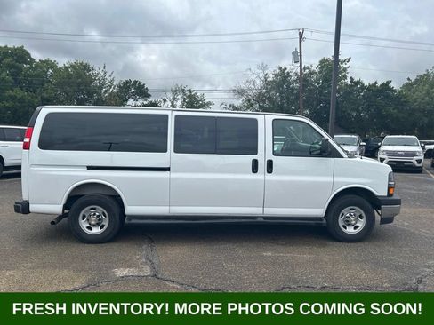 Used 2025 Chevrolet Express 3500 LT w/ LT Preferred Equipment Group RWD image 2