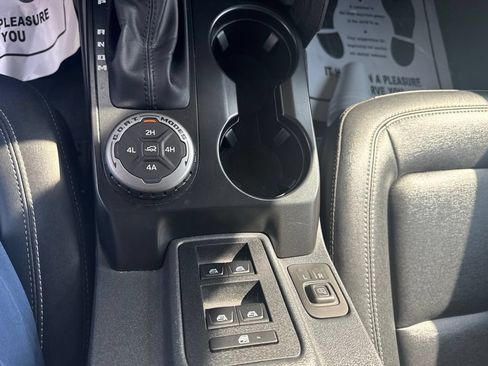 Certified 2025 Ford Bronco Badlands AWD/4WD image 12