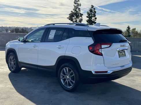 Used 2024 GMC Terrain SLT image 4