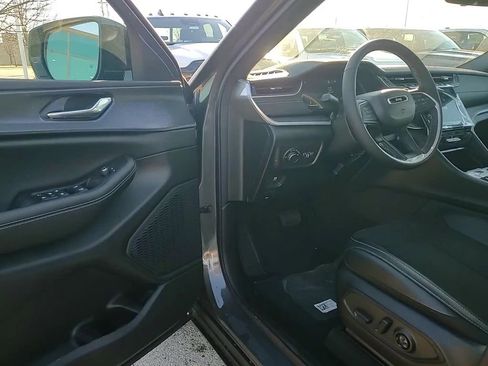 New 2025 Jeep Grand Cherokee Altitude AWD/4WD image 8