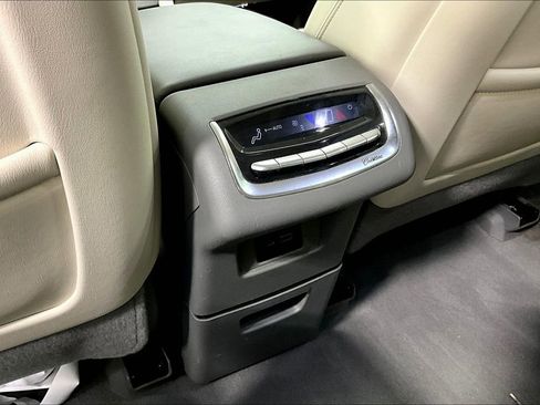 Used 2021 Cadillac XT6 Premium Luxury image 31