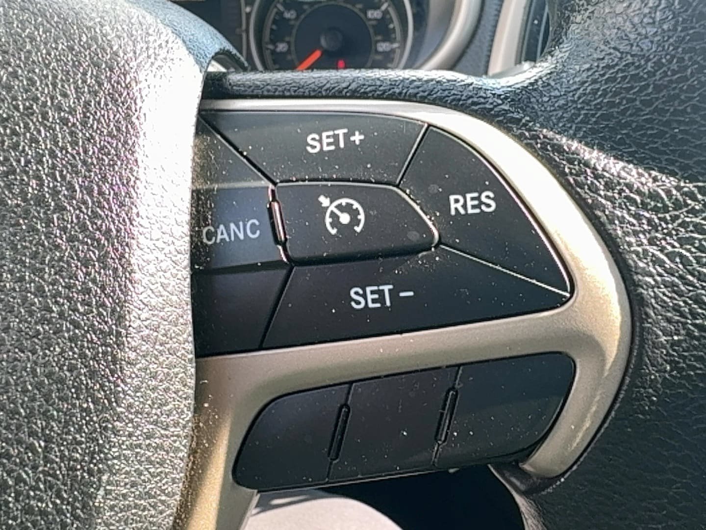 Used 2015 Jeep Cherokee Sport w/ Sport Appearance Group FWD image 19