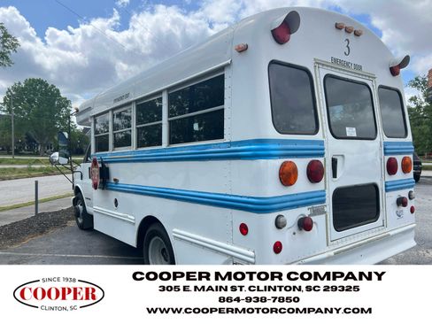 Used 2002 GMC Savana 3500 RWD image 2