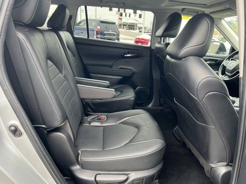 Used 2022 Toyota Highlander XLE image 21