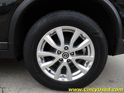 Used 2018 Nissan Rogue SV w/ Sun & Sound Touring Package AWD/4WD image 31