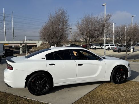 Used 2019 Dodge Charger SXT w/ Plus Group image 6