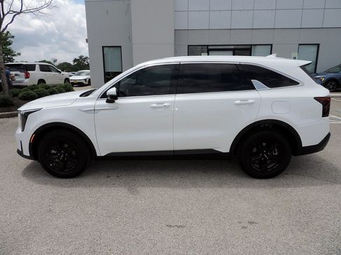 New 2026 Kia Sorento LX FWD image 8