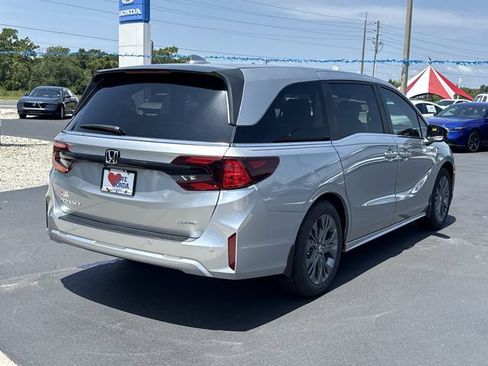 New 2026 Honda Odyssey Touring image 6