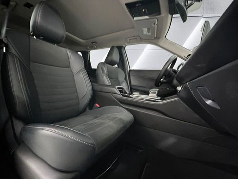 Used 2025 Mitsubishi Outlander SE image 14