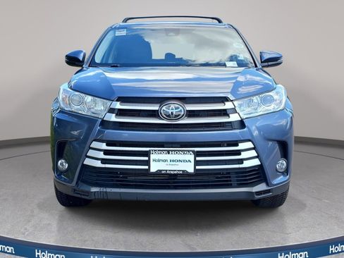 Used 2018 Toyota Highlander Plus AWD/4WD image 3