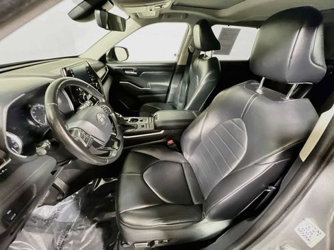 Certified 2021 Toyota Highlander XLE AWD/4WD image 18