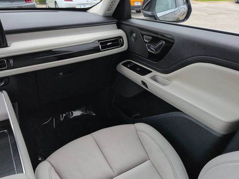 Certified 2026 Lincoln Aviator Reserve AWD/4WD image 17