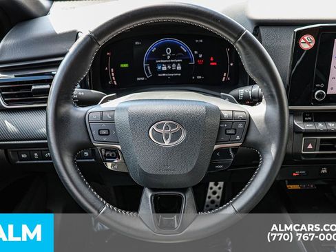 Used 2025 Toyota Camry SE image 31