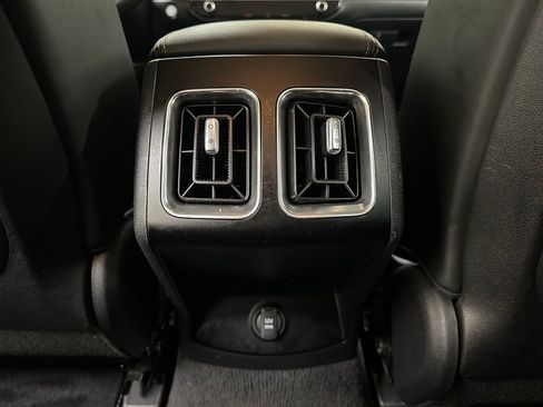 Used 2024 Kia Sorento S image 36