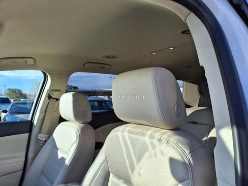 Used 2021 GMC Acadia Denali w/ Denali Technology Package image 18