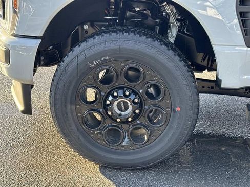 New 2026 Ford F250 Lariat w/ Black Appearance Package image 8