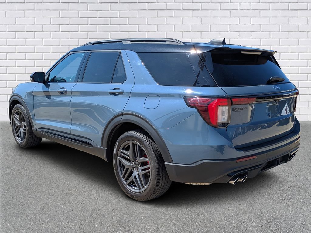 Used 2025 Ford Explorer ST AWD/4WD image 3