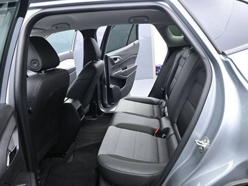 Used 2025 Chevrolet Trax LT w/ LT Convenience Package FWD image 13