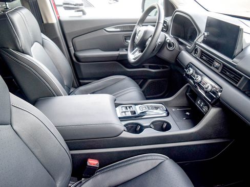 Certified 2025 Honda Pilot Elite image 8