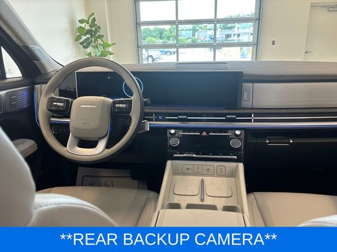Used 2025 Hyundai Santa Fe Calligraphy FWD image 9