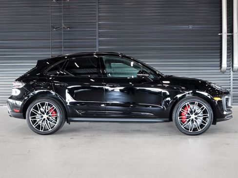 Used 2025 Porsche Macan GTS image 11