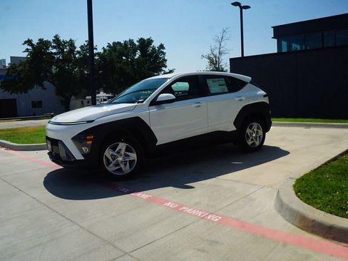 New 2027 Hyundai Kona SE FWD image 4