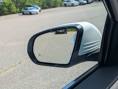 Used 2025 Mercedes-Benz GLA 250 4MATIC image 33