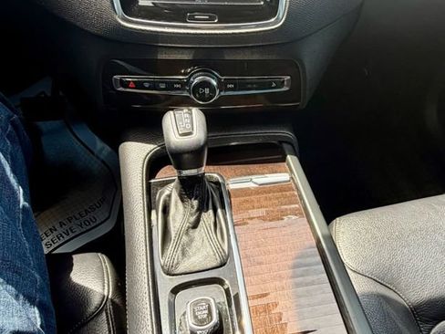 Used 2018 Volvo XC90 T6 Momentum w/ Momentum Plus Package AWD/4WD image 36