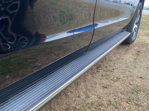 Used 2023 Ford Expedition XLT image 6