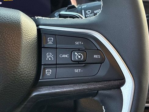 Used 2023 Jeep Grand Cherokee Limited image 26